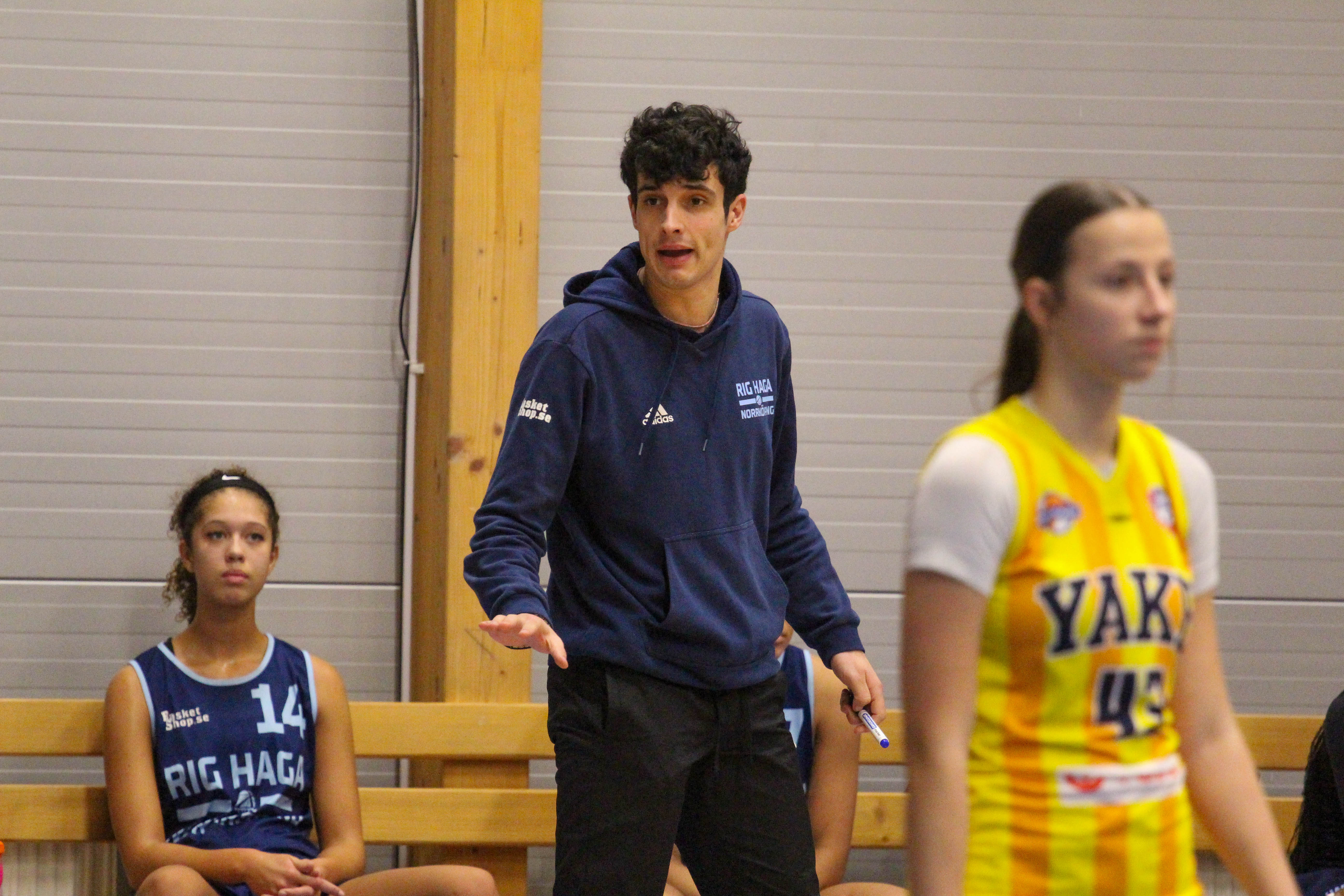 Marc Ribas with players on the bench