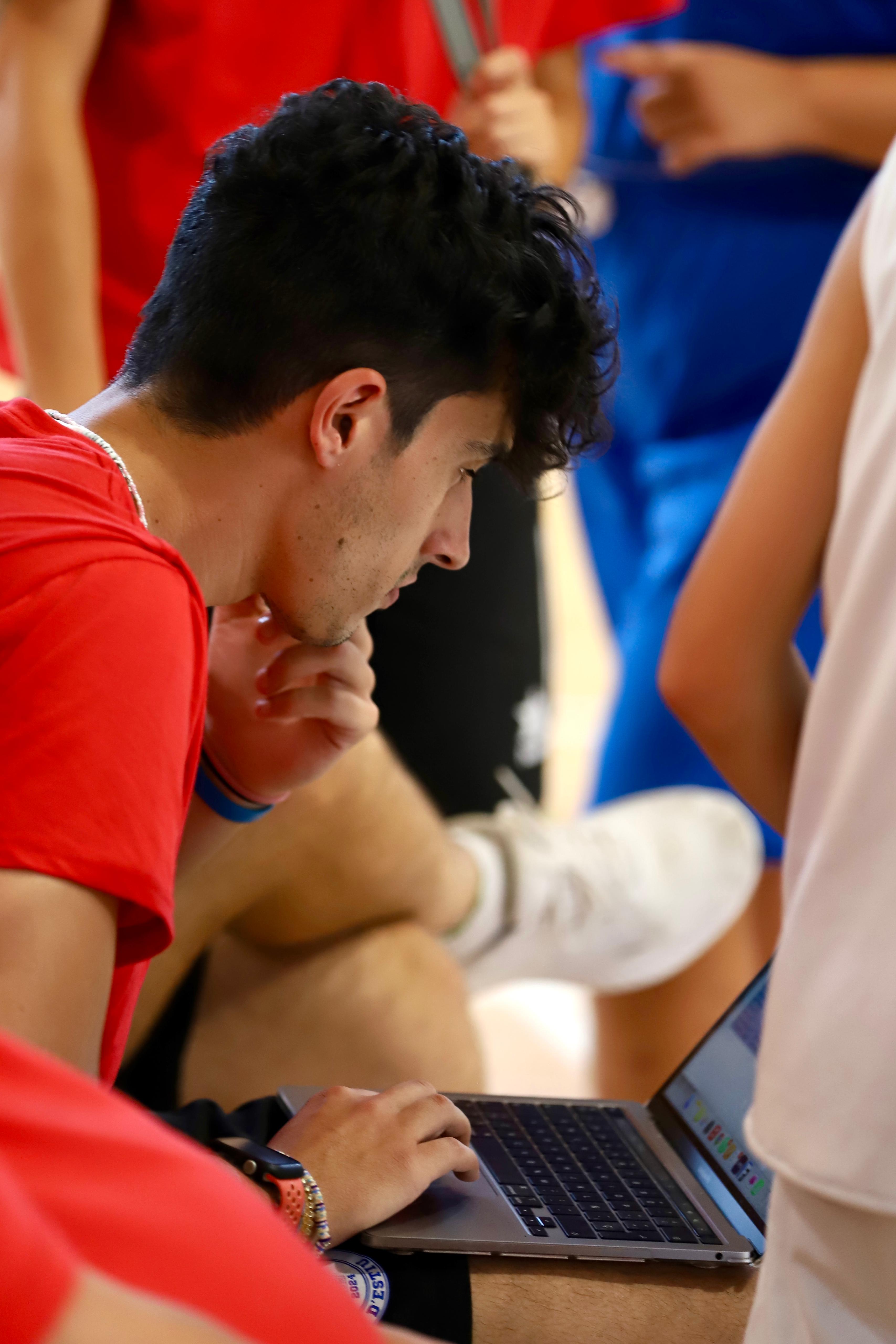 Marc Ribas analyzing game footage